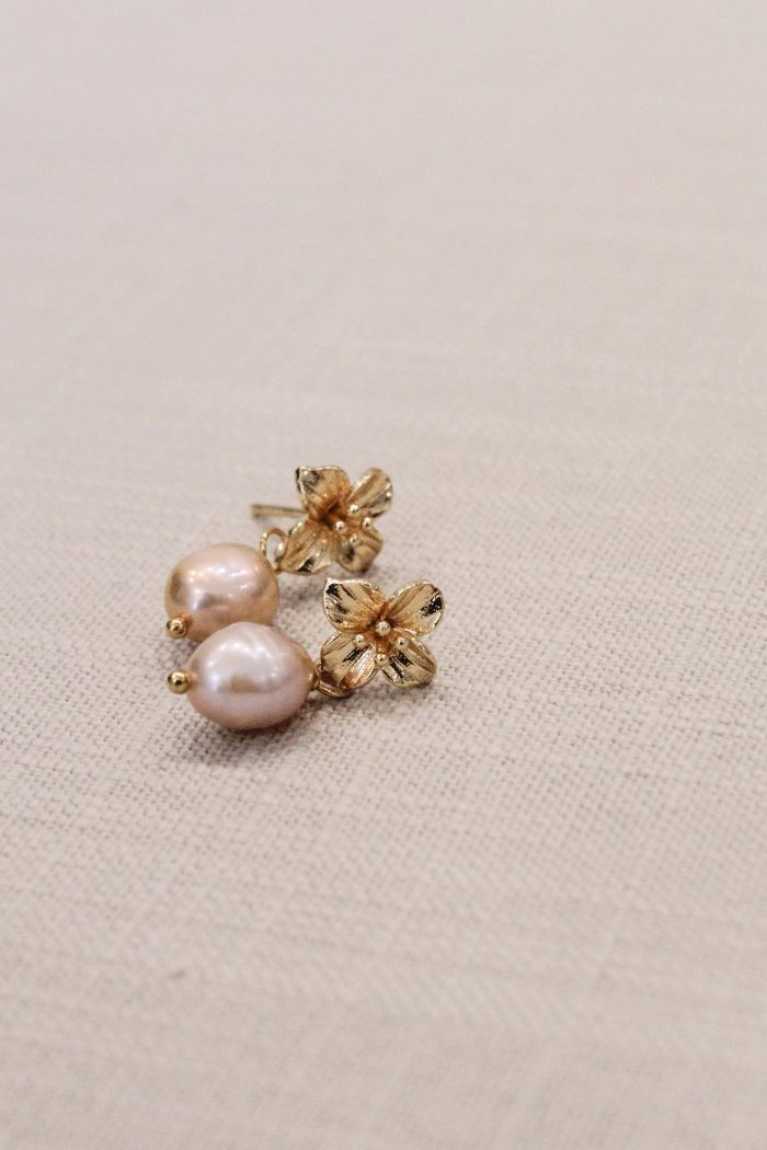 pearl earrings, bridal earrings, freshwater pearls, all about romance bridal, short pearl earrings