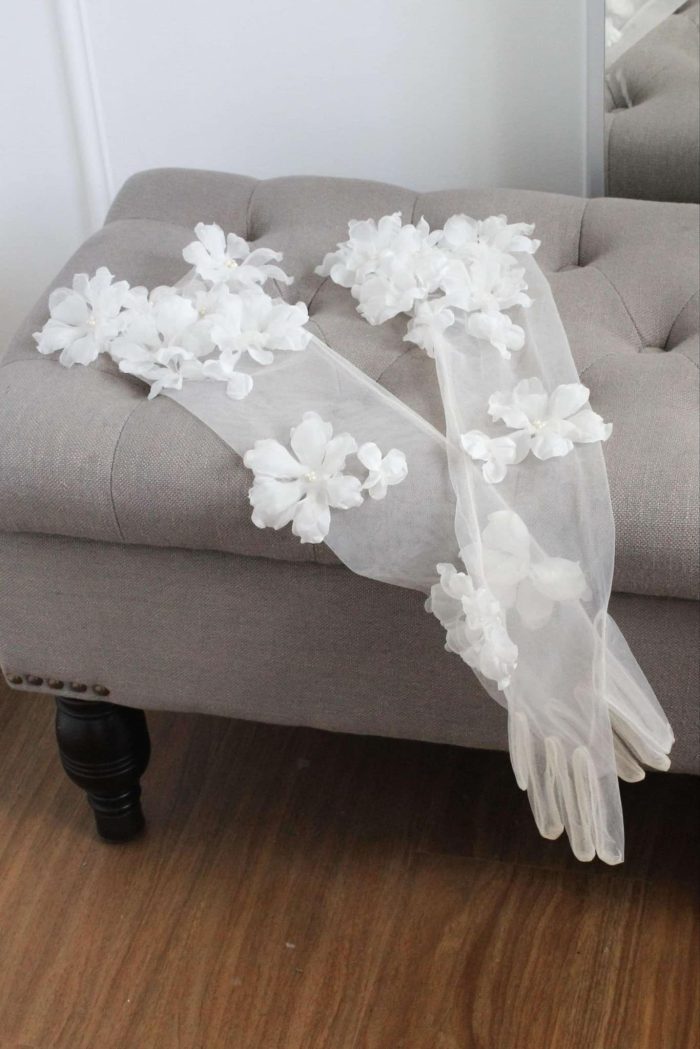 tulle gloves, flower gloves, bridal gloves, bridal gloves with flowers